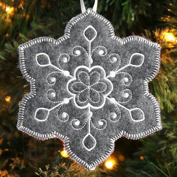 Elegant Christmas Snowflake Ornament (In-the-Hoop)