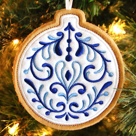 Delft Blue Christmas Cookie - Ornament (In-the-Hoop)