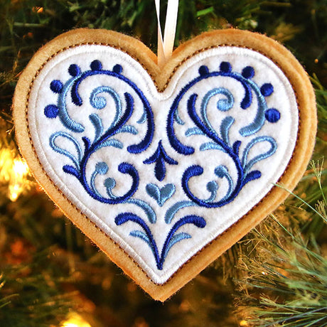 Delft Blue Christmas Cookie - Heart (In-the-Hoop)
