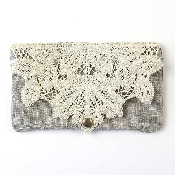 Lacy Leaves Lined Zipper Pouch (In-the-Hoop)