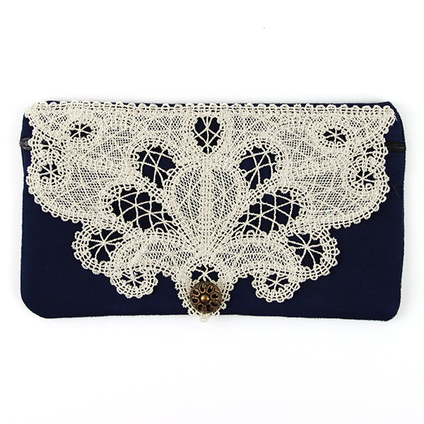 Elegant Lacy Lined Zipper Pouch (In-the-Hoop)