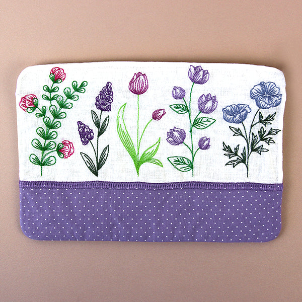 Dainty Wildflower Lined Zipper Pouch (In-the-Hoop)