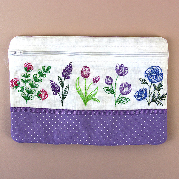 Dainty Wildflower Lined Zipper Pouch (In-the-Hoop)