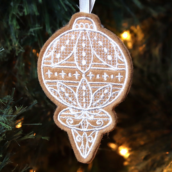 Deluxe Gingerbread Cookie - Bauble (In-the-Hoop)