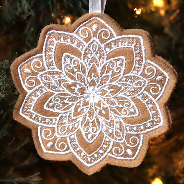 Deluxe Gingerbread Cookie - Poinsettia (In-the-Hoop)