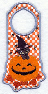 Cat in Pumpkin Door Hanger (In-the-Hoop)