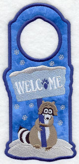 Raccoon's Welcome Door Hanger (In-the-Hoop)