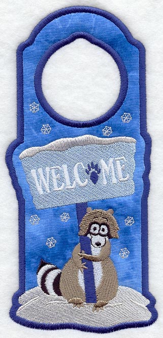 Raccoon's Welcome Door Hanger (In-the-Hoop)
