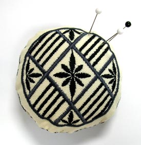 Artsy Craftsy Pincushion (In-the-Hoop)