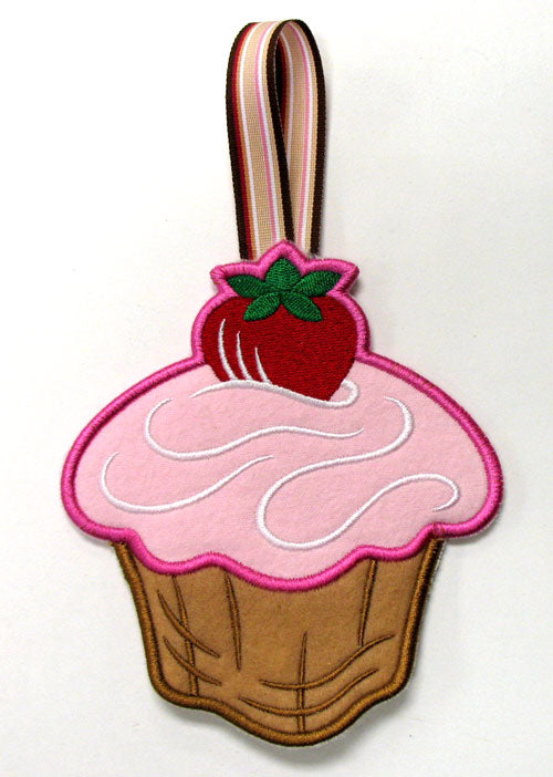 Tasty Treats Towel Topper - Pink Cupcake (In-the-Hoop)