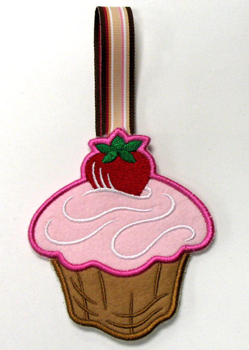 Tasty Treats Towel Topper - Pink Cupcake (In-the-Hoop)