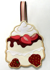 Tasty Treats Towel Topper - Strawberry Shortcake (In-the-Hoop)