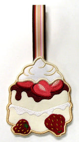 Tasty Treats Towel Topper - Strawberry Shortcake (In-the-Hoop)