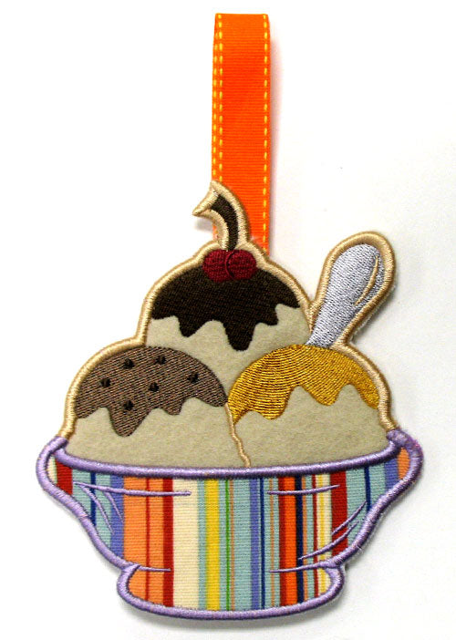 Tasty Treats Towel Topper - Ice Cream Sundae (In-the-Hoop)