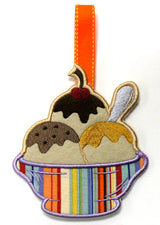 Tasty Treats Towel Topper - Ice Cream Sundae (In-the-Hoop)