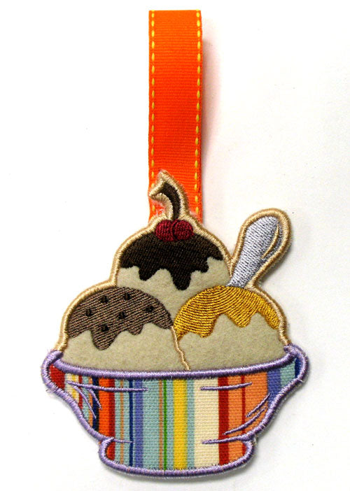 Tasty Treats Towel Topper - Ice Cream Sundae (In-the-Hoop)