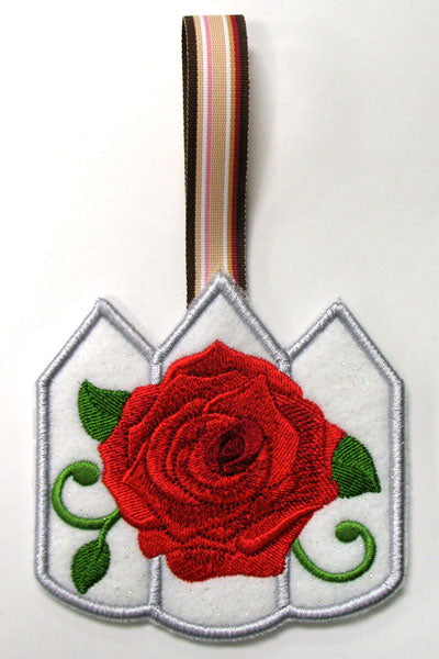 Country Dream Rose Towel Topper (In-the-Hoop)