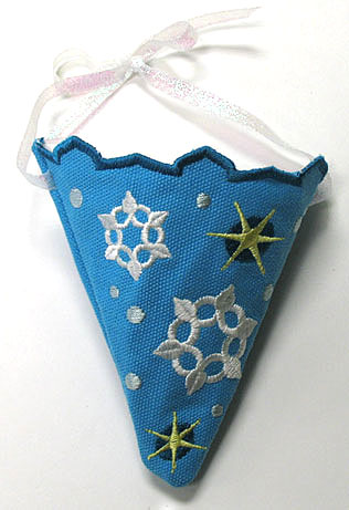Snowflakes Treat Cone (In-the-Hoop)