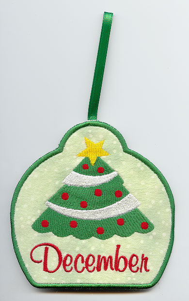 Monthly Towel Topper - December - Christmas Tree (In-the-Hoop)