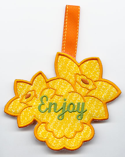 Daffodil Towel Topper - Enjoy (In-the-Hoop)