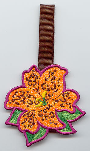 Leopard Lily Towel Topper (In-the-Hoop)