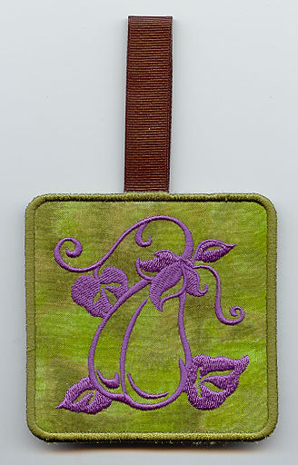 Towel Topper - Eggplant (In-the-Hoop)