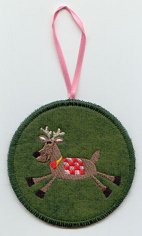 Checkerboard Reindeer Ornament (In-the-Hoop)